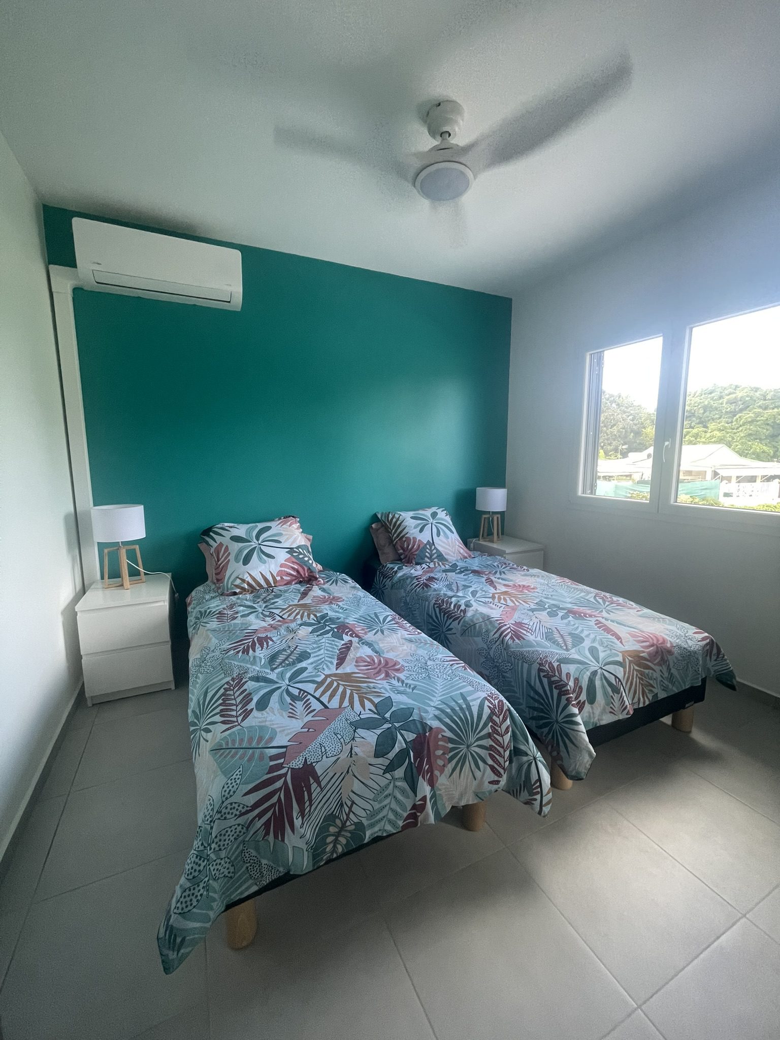 Chambre climatisée avec deux lits simples 90x200, Villas Kanisi à Baie-Mahault