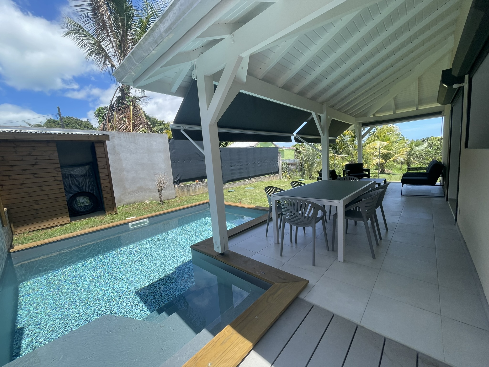Terrasse et piscine privée – Villa Kanisi 1, location villa Baie-Mahault Guadeloupe