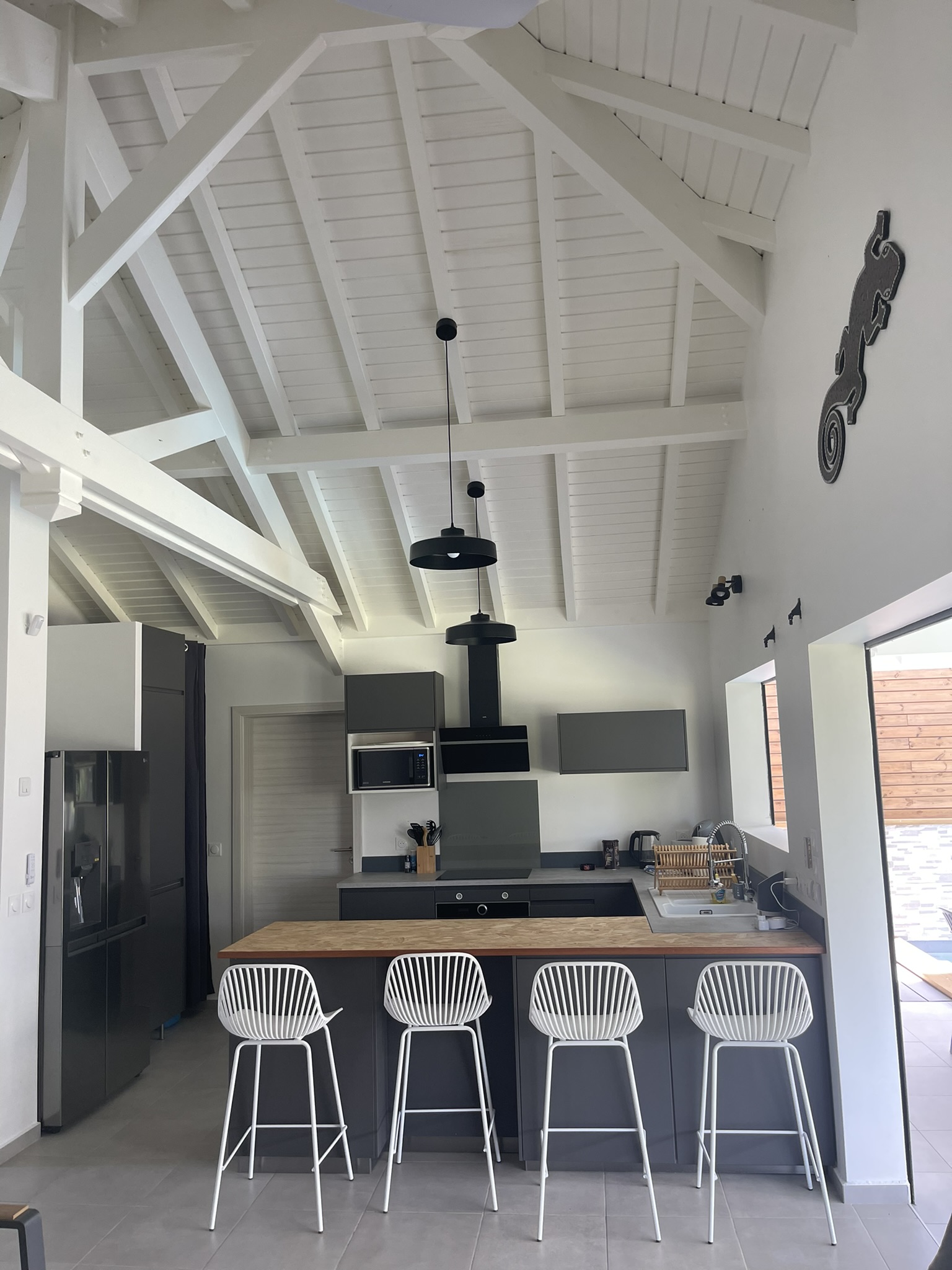 Cuisine ouverte sur séjour – Villa Kanisi 1, location villa Baie-Mahault