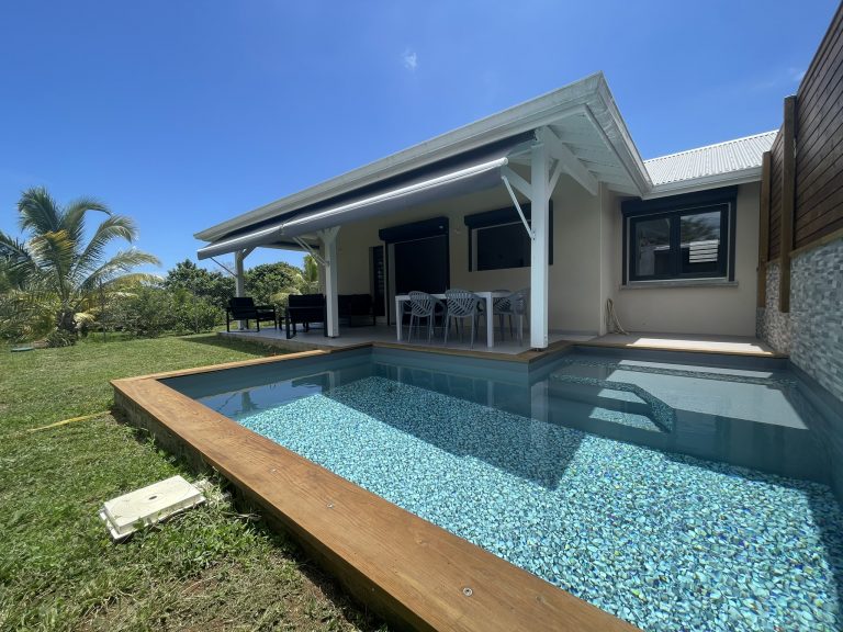 Jardin et piscine privée – Villa Kanisi 1, location villa Baie-Mahault