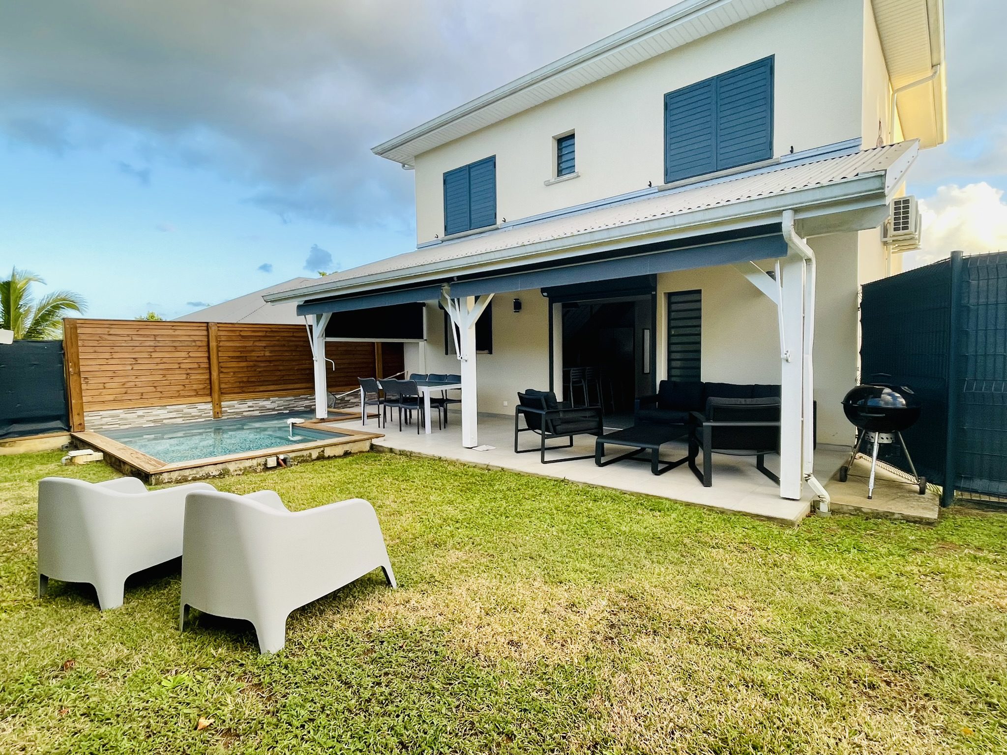 Jardin, terrasse et piscine – Villa Kanisi 2, location villa Baie-Mahault