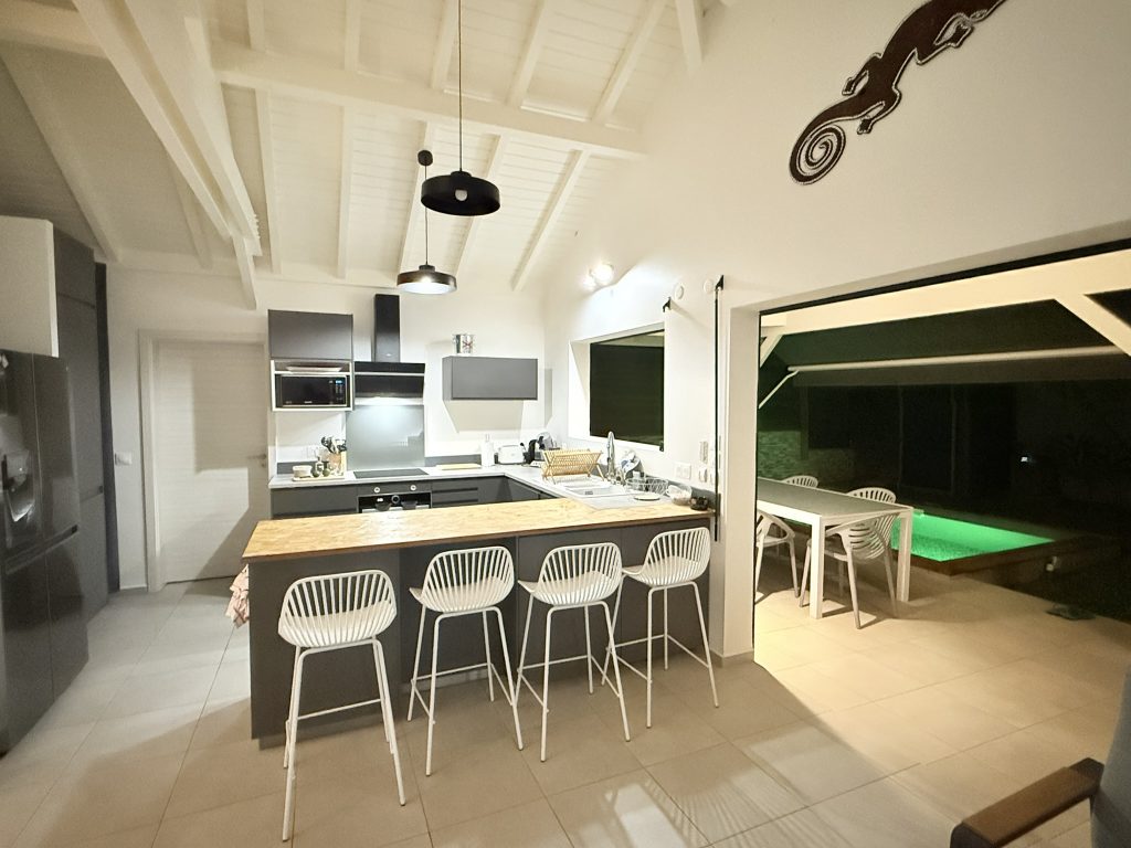 Cuisine moderne Villa Kanisi 1 – location Baie-Mahault