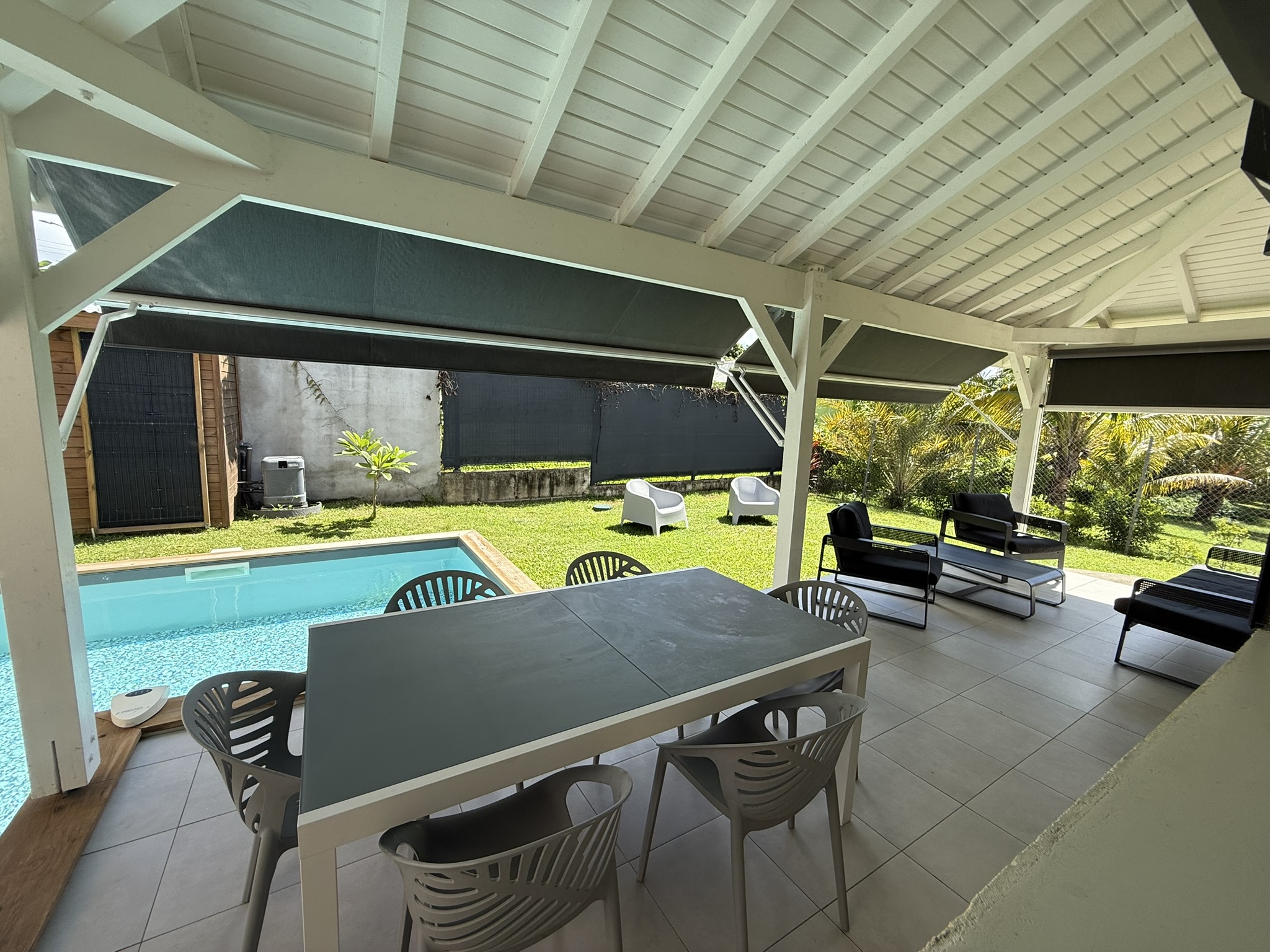 Terrasse ventilée et piscine privée – Villa Kanisi 1, location Baie-Mahault