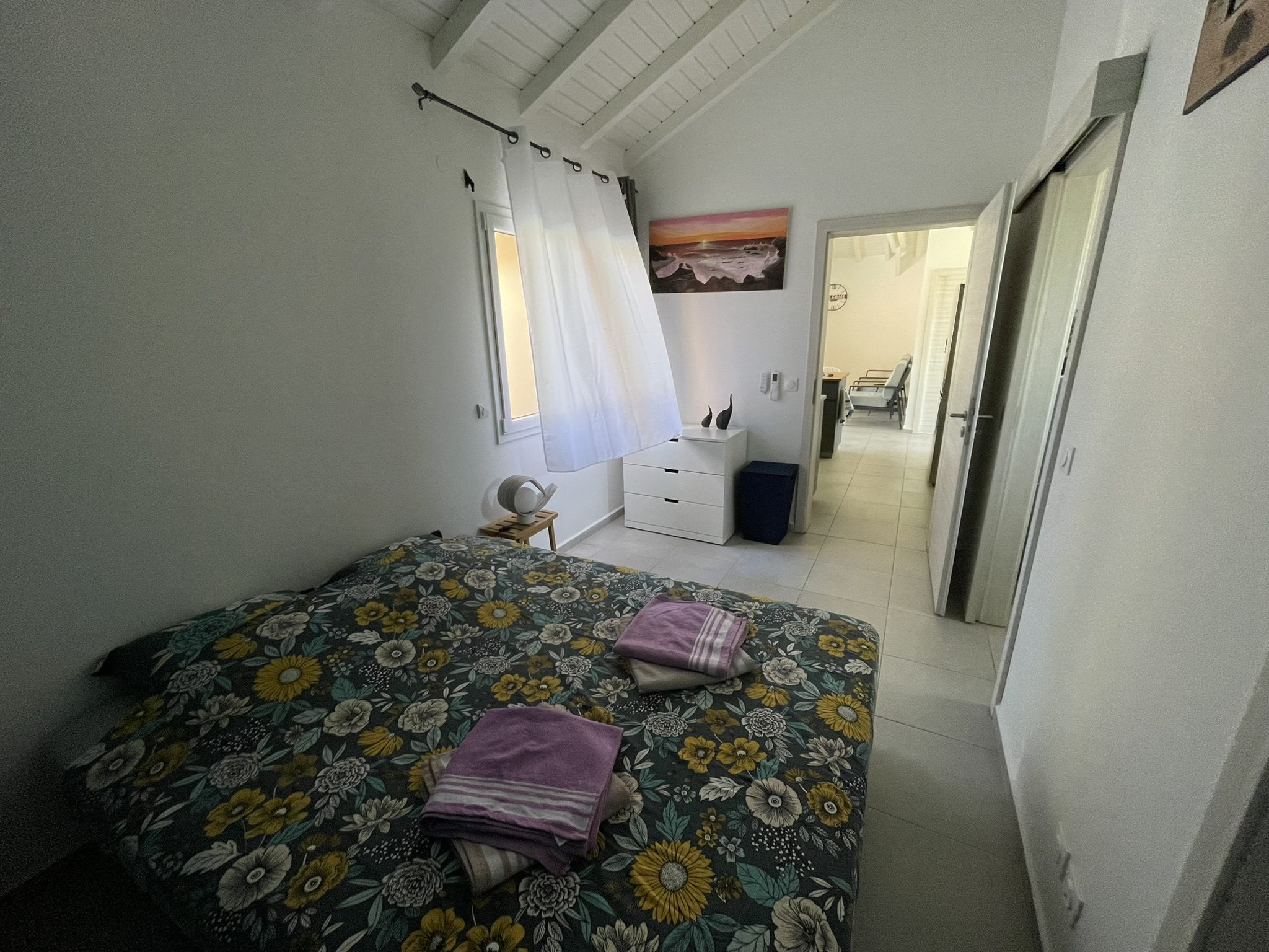 Chambre climatisée literie haut de gamme – Villa Kanisi 1, Baie-Mahault