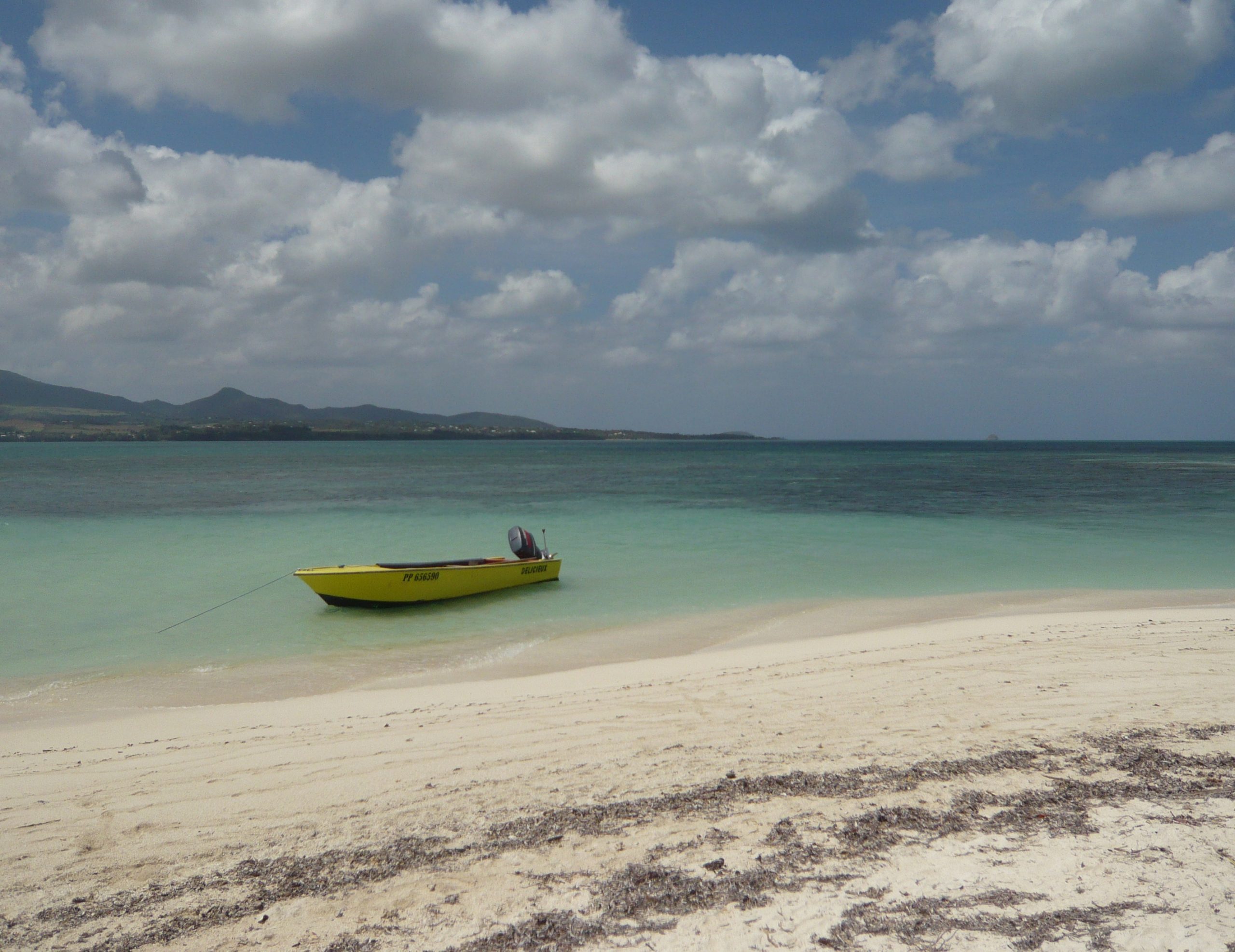 Îlet Blanc in Sainte-Rose, white sand beach and turquoise lagoon