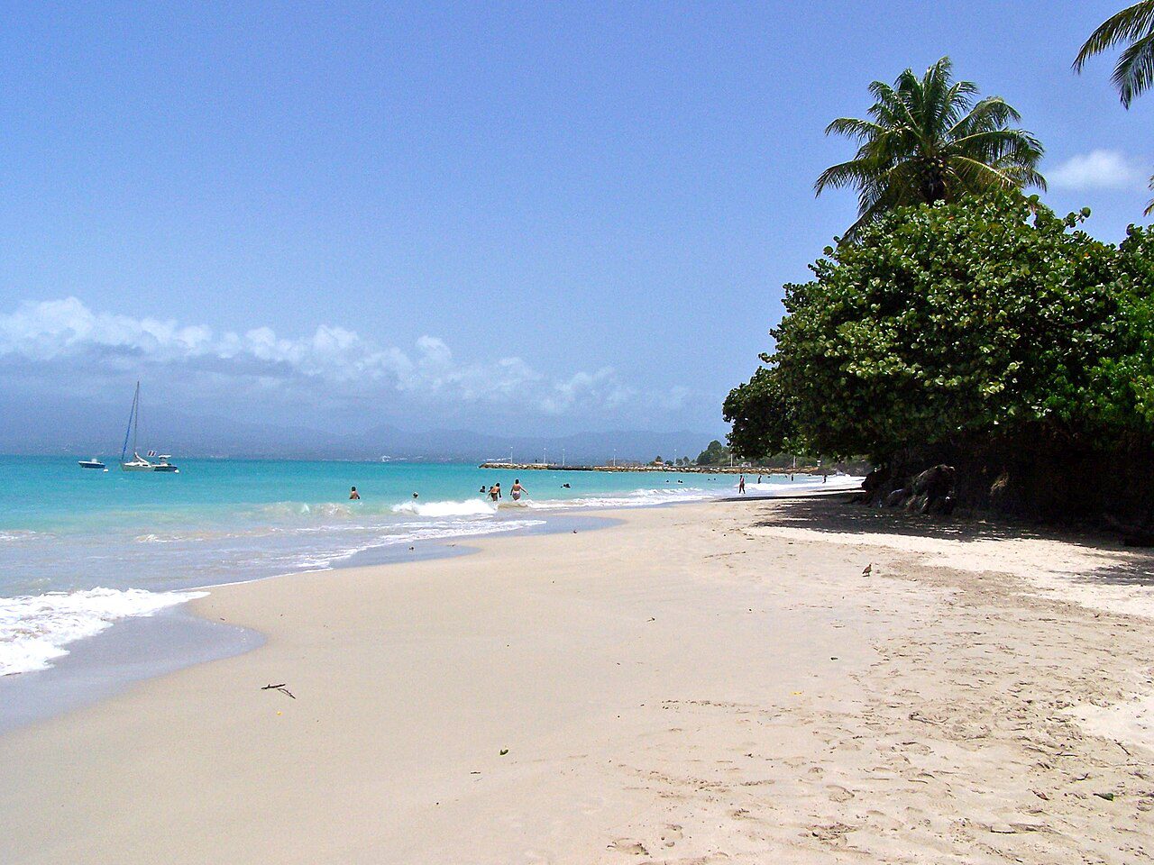Datcha beach in Le Gosier, white sand and turquoise water
